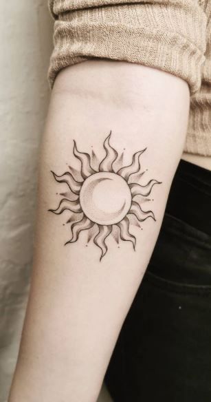 tatouage soleil femme