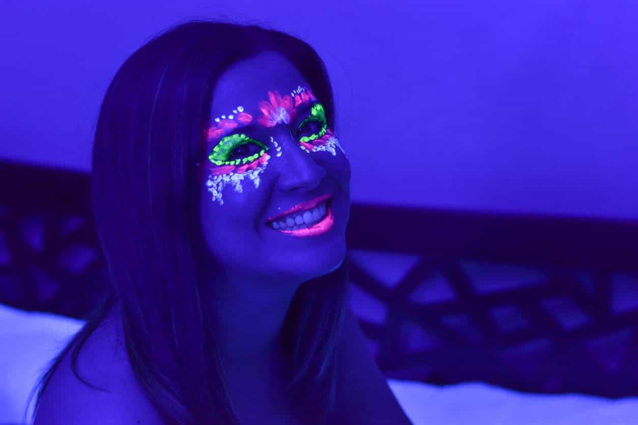 maquillage fluorescent