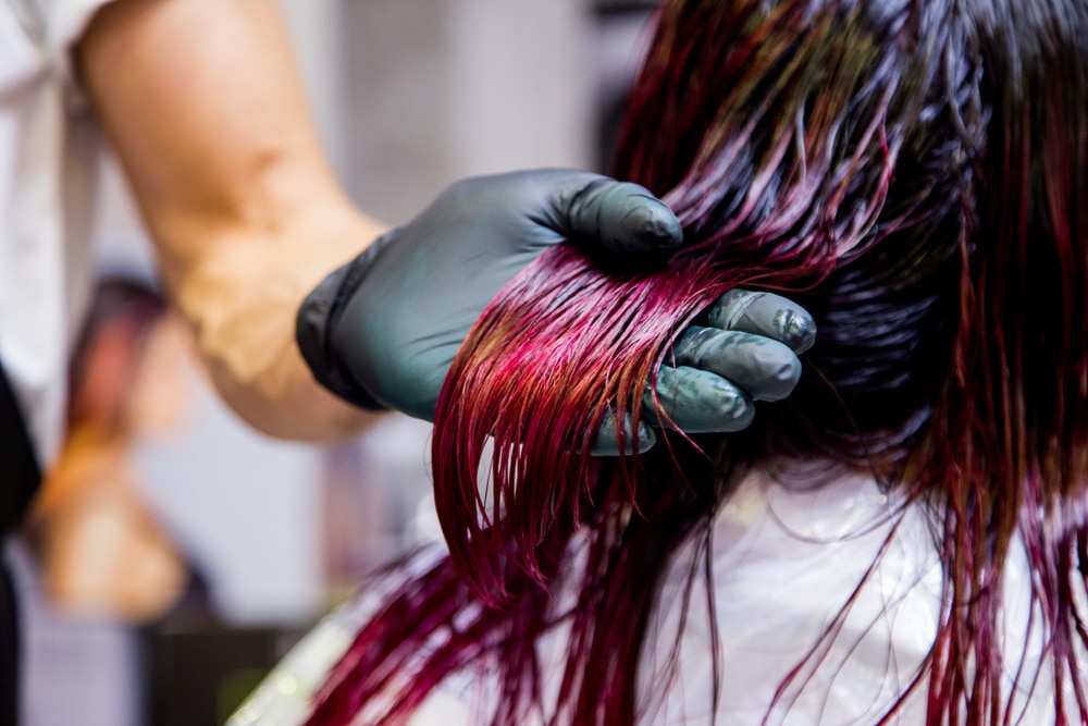 coloration prune cheveux